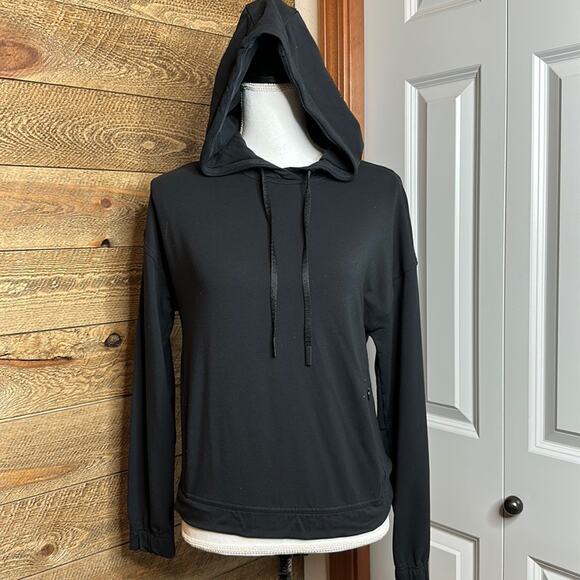 Lululemon Twisted & Tucked Pullover Black hooded Size 4 - Picture 3 of 7